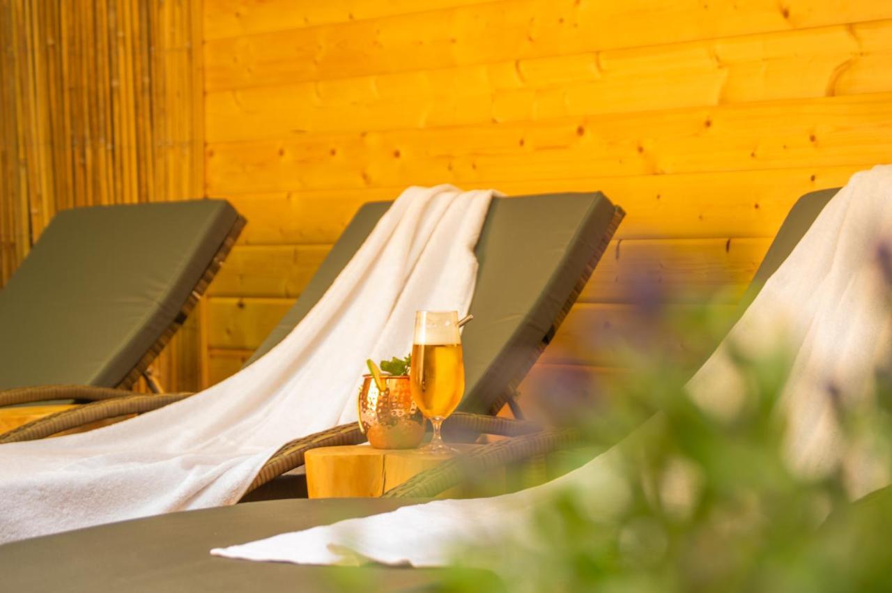 Wellnessoase Mitten In Der Wasserfallstadt Triberg Triberg im Schwarzwald Exteriör bild