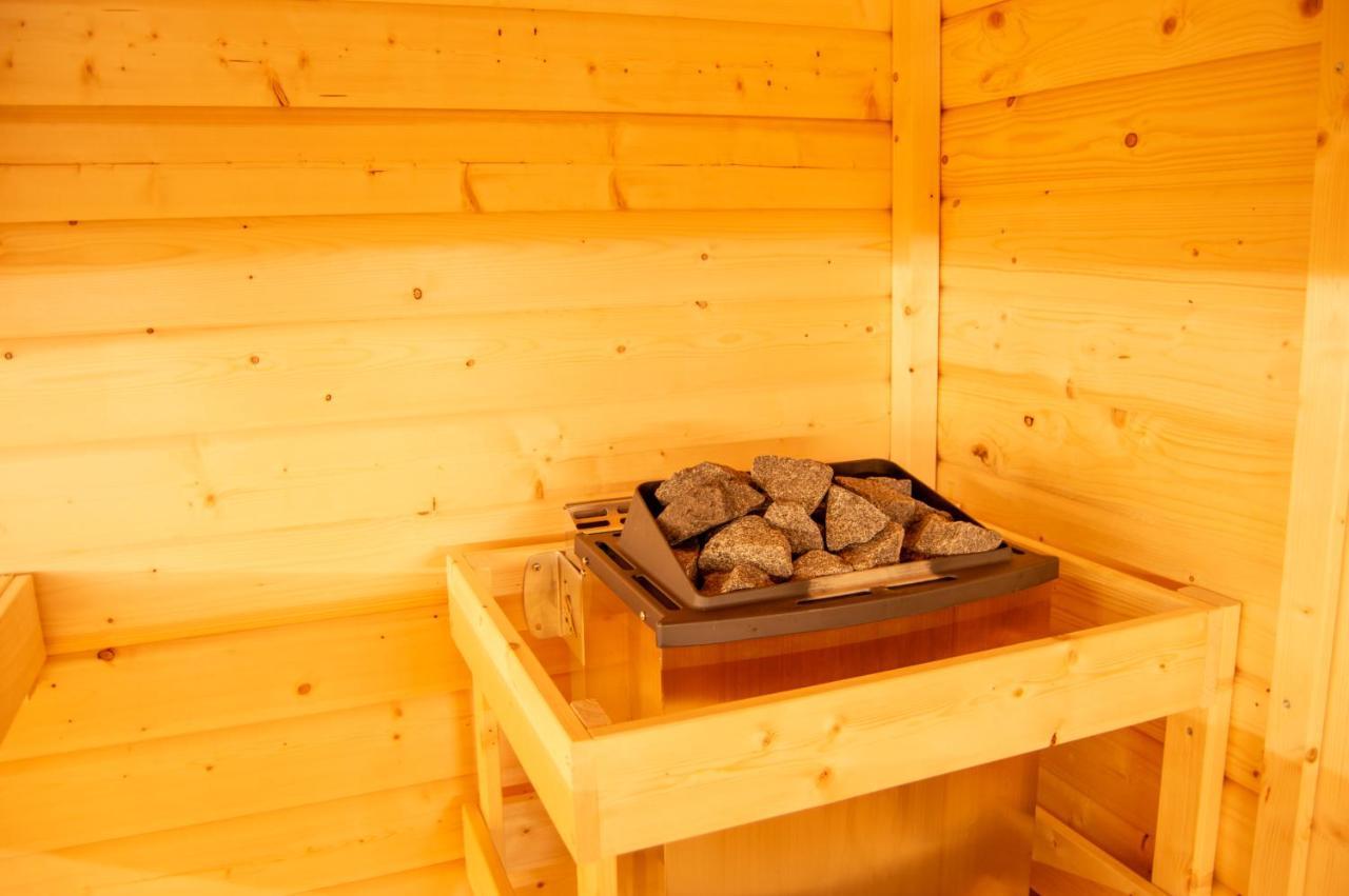 Wellnessoase Mitten In Der Wasserfallstadt Triberg Triberg im Schwarzwald Exteriör bild