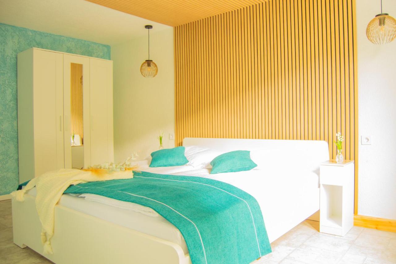 Wellnessoase Mitten In Der Wasserfallstadt Triberg Triberg im Schwarzwald Exteriör bild