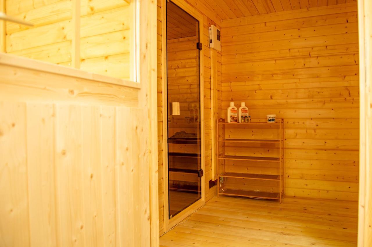 Wellnessoase Mitten In Der Wasserfallstadt Triberg Triberg im Schwarzwald Exteriör bild