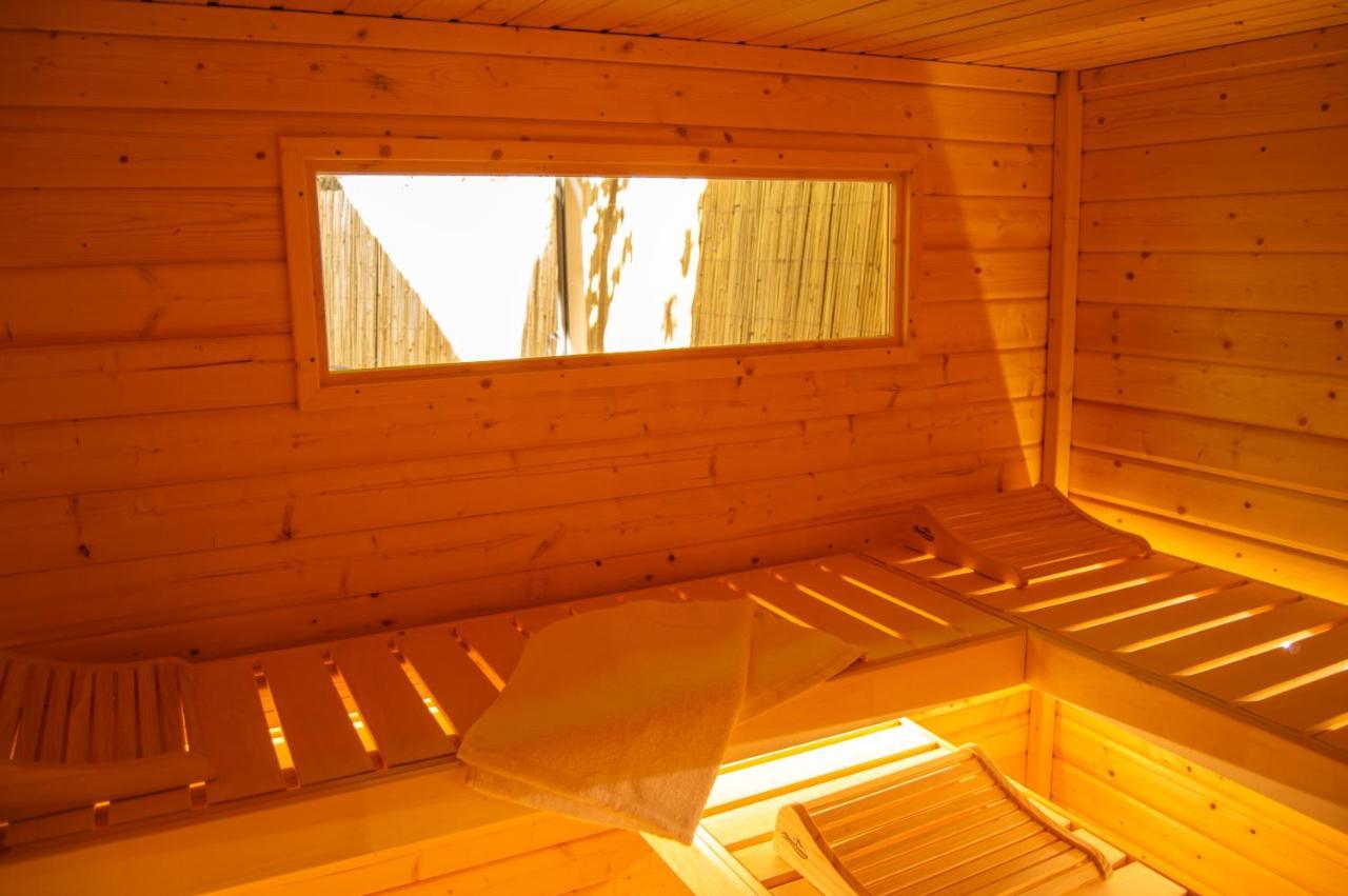 Wellnessoase Mitten In Der Wasserfallstadt Triberg Triberg im Schwarzwald Exteriör bild