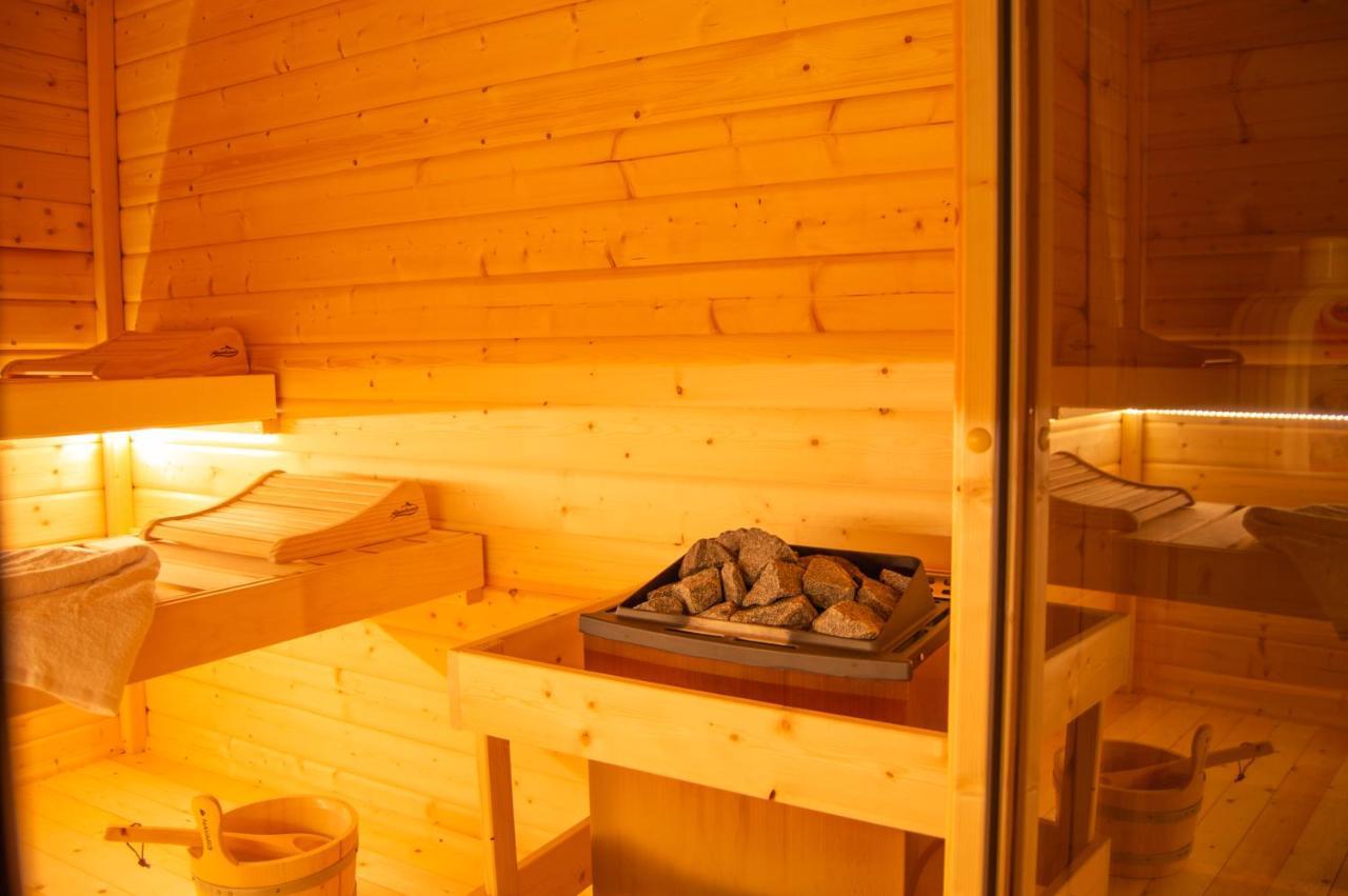 Wellnessoase Mitten In Der Wasserfallstadt Triberg Triberg im Schwarzwald Exteriör bild